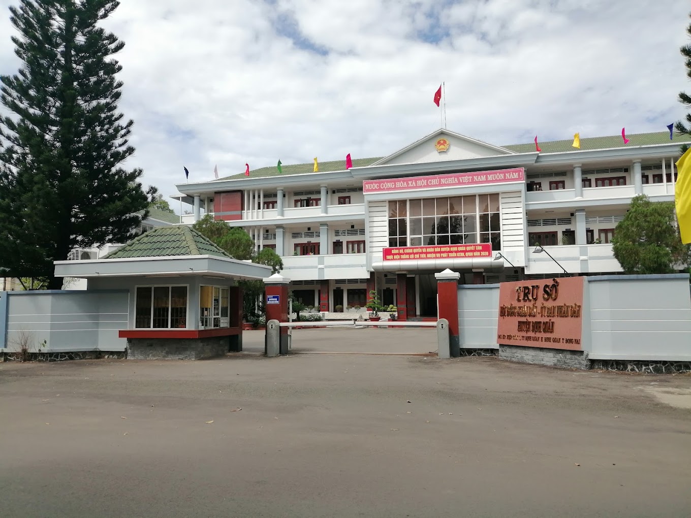 Ubnd huyện định quán