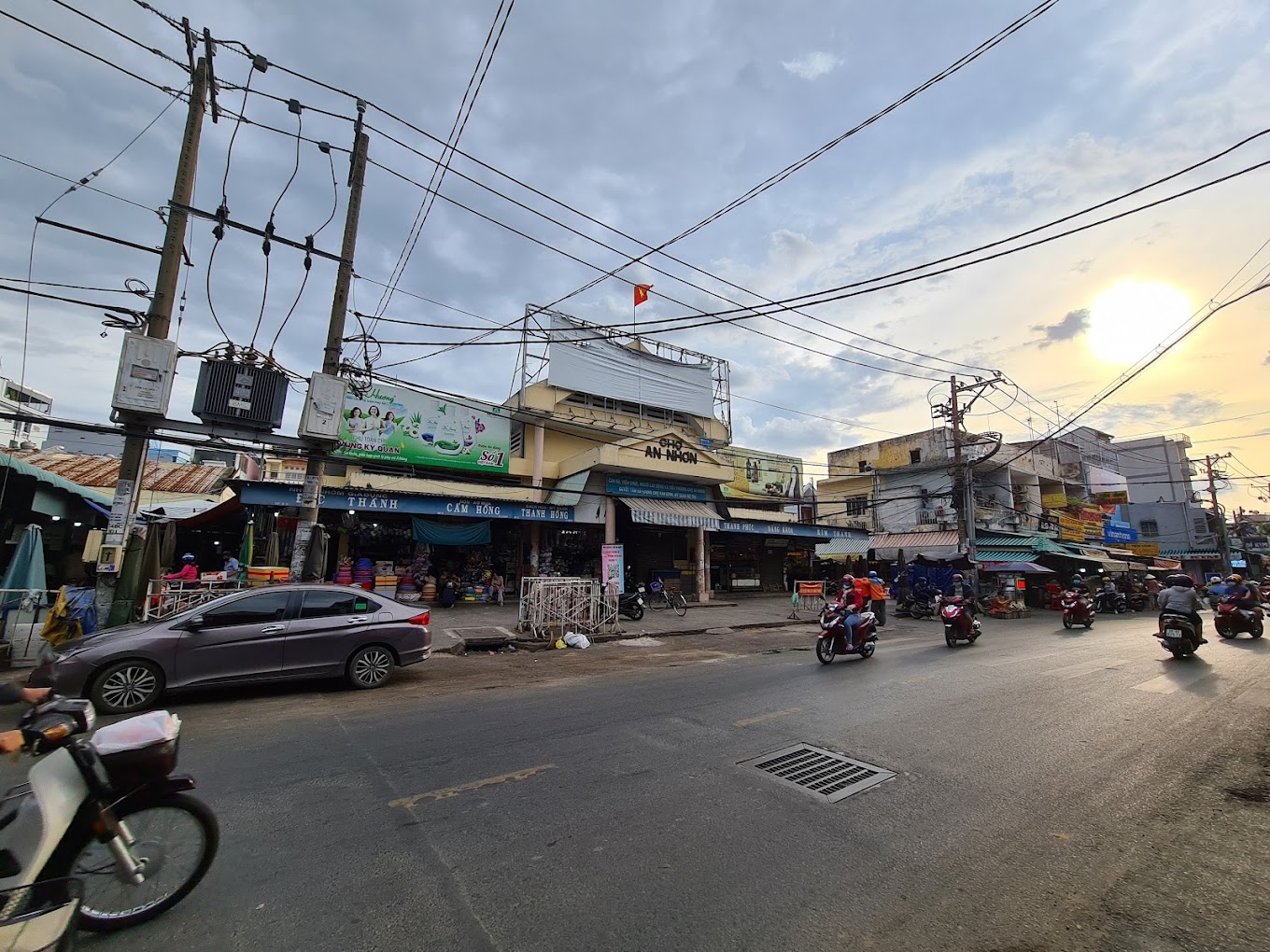 Chợ An Nhơn buổi sáng sớm