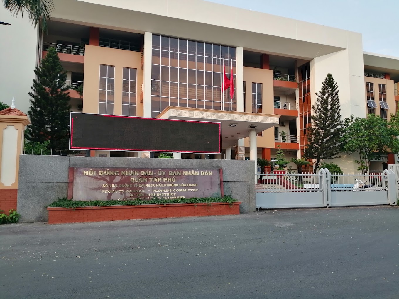 Trụ sở chi nhánh văn phòng đăng ký đất đai Quận Tân Phú
