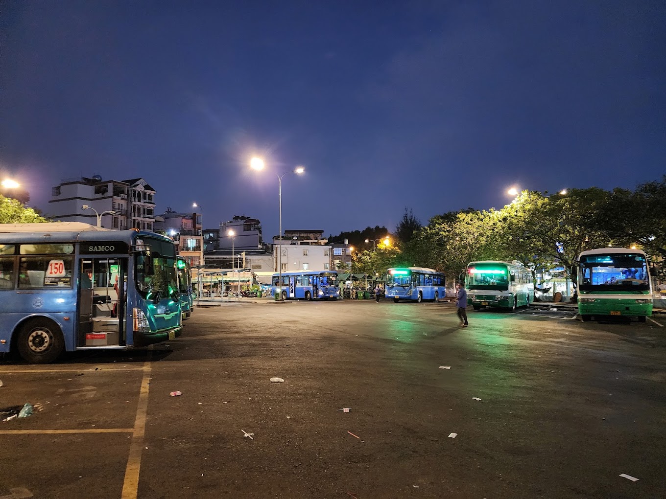 Bến xe Chợ Lớn về đêm