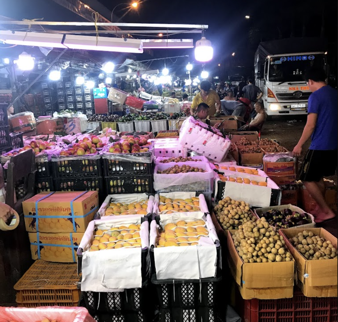 Chợ Hóc Môn về đêm