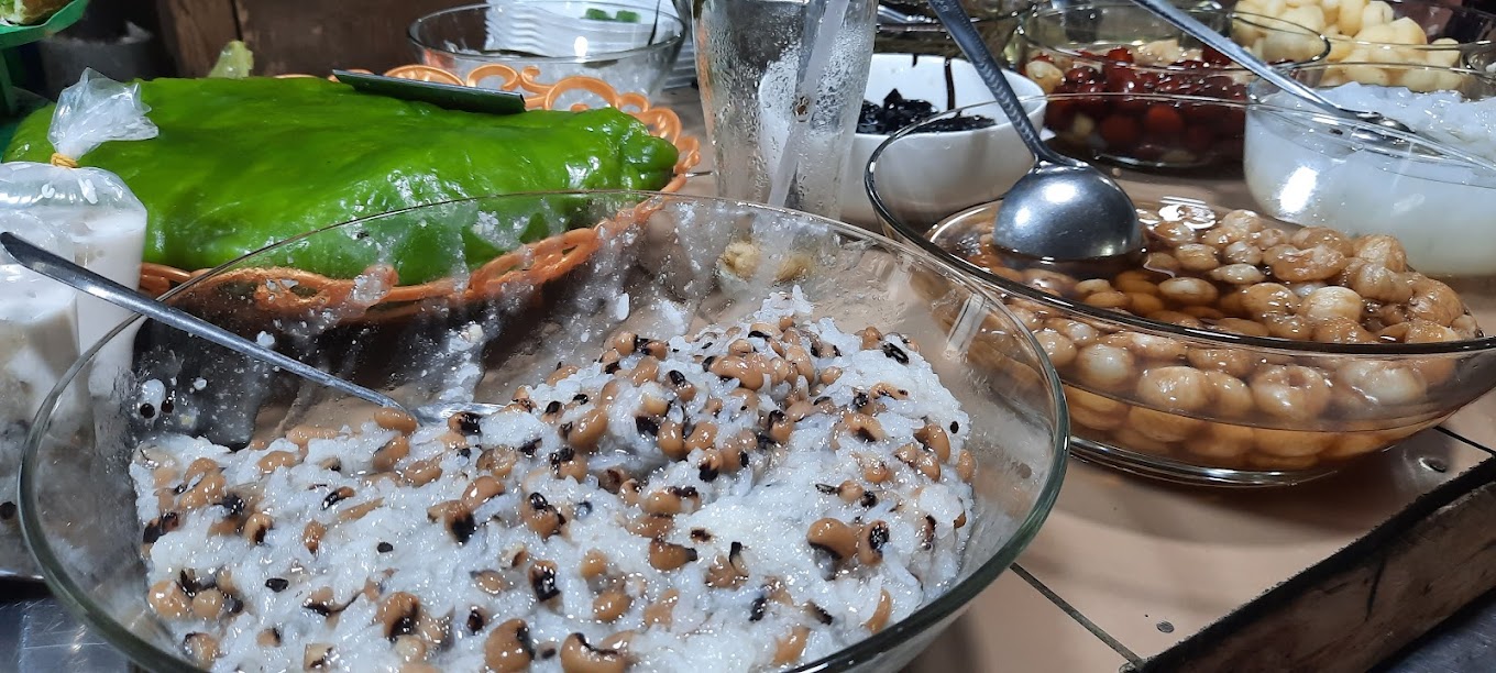 Chè - món nổi tiếng trong chợ Tân Hương