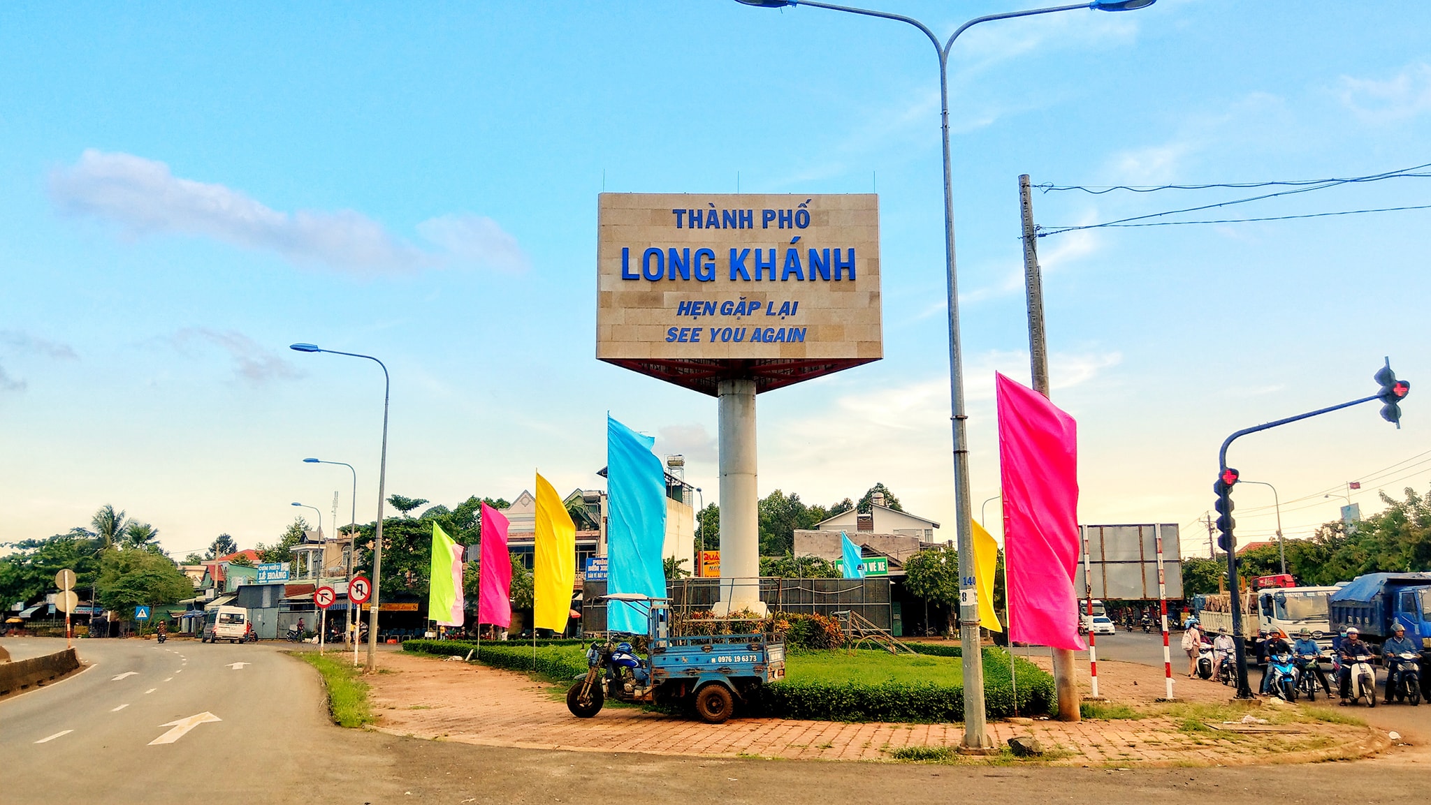 Cổng chào Thành phố Long Khánh