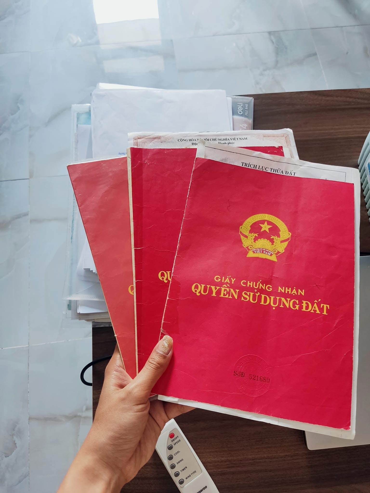 Mua đất bằng giấy viết tay có được công nhận không?